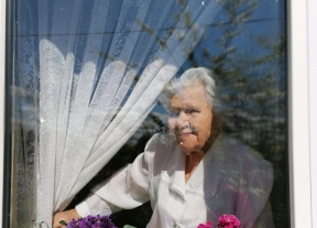 Ветерана Великой Отечественной войны Любовь Семеновну Коновалову посетили в преддверии 75-летия Великой Победы