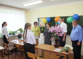 1 сентября глава Мценского района Иван Александрович Грачев посетил Аникановскую основную общеобразовательную школу.