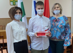 10 декабря 13 школьников Мценского района получили свой самый главный документ – паспорт гражданина Российской Федерации