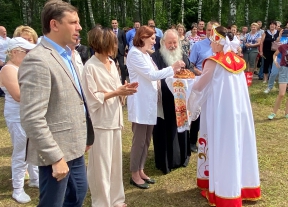 9 июля в Новоселках, на родине поэта Афанасия Фета, прошли народные гуляния «За Околицей». Праздник был приурочен к 94-й годовщине образования Мценского района.