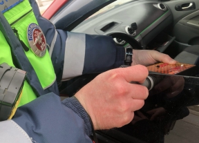 Сотрудники Госавтоинспекции МО МВД России «Мценский» проводят рейды по выявлению тонированных автомобилей