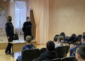 В преддверии Нового года во всех школах Мценского района сотрудниками МО МВД России «Мценский» были проведены профилактические беседы с учениками.